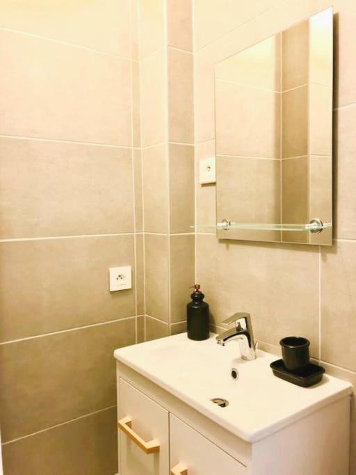 Rm-1 - Appartement F2 Au 1Er Etage Pour 1-3 Pers Mulhouse Dış mekan fotoğraf